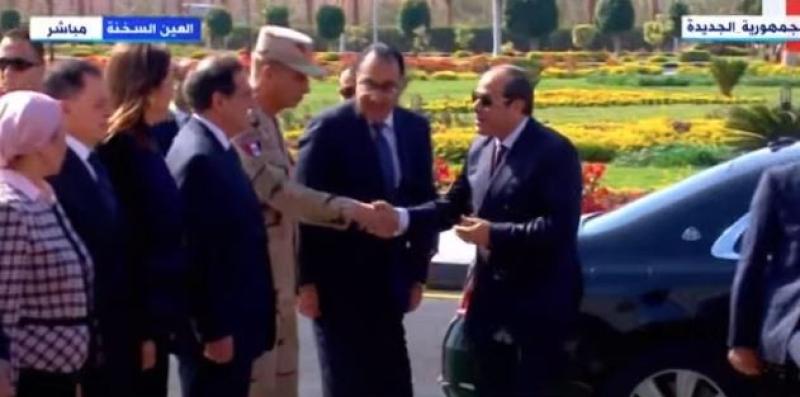 السيسي يصل مقر افتتاح مجمع الأسمدة الأزوتية بالعين السخنة