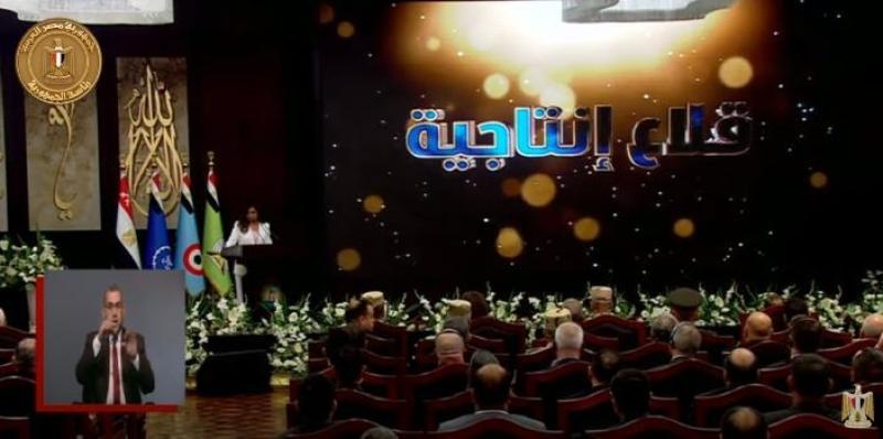 السيسي يشاهد فيلما تسجيليا بعنوان «قلاع إنتاجية»