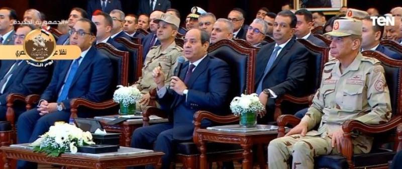 السيسي: «مش هنسمح لحد يعبث بعقول شباب مصر».. فيديو