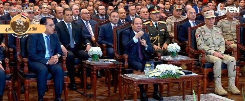 السيسي لأهالي الريف: «الأرض اللي معاكم غالية جدًا استفيدوا منها».. فيديو