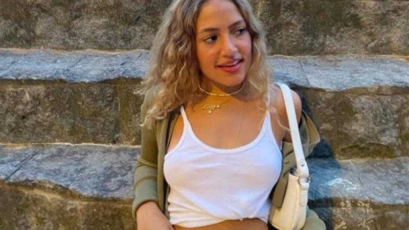 كنزي عمرو دياب تثير الجدل بإطلالة جريئة