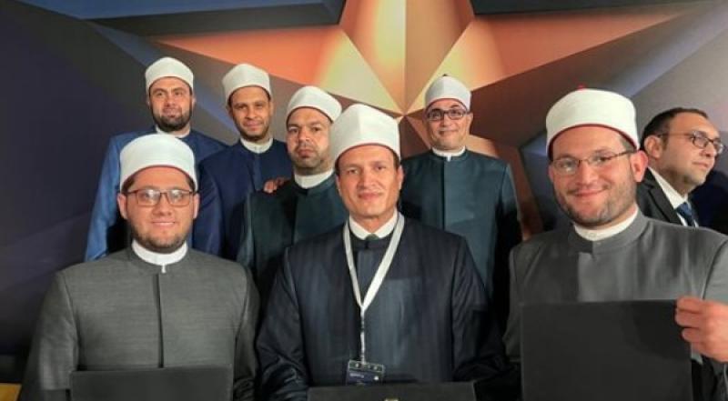أعضاء مركز الأزهر للفتوى يحصدون جائزة أفضل فريق عمل حكومي في مصر