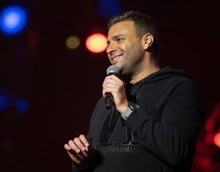 الجمهور يحتفل مع رامي صبري بعيد ميلاده