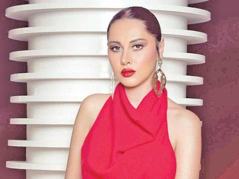 بدون مكياج.. إطلالة طبيعية للفنانة ياسمين رئيس