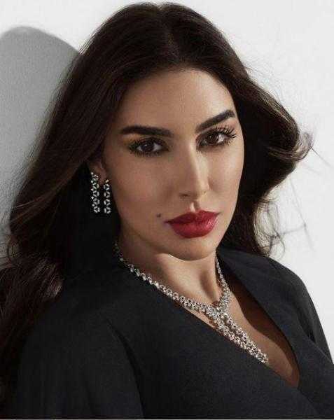 ياسمين صبري تستعرض رشاقتها من داخل الجيم