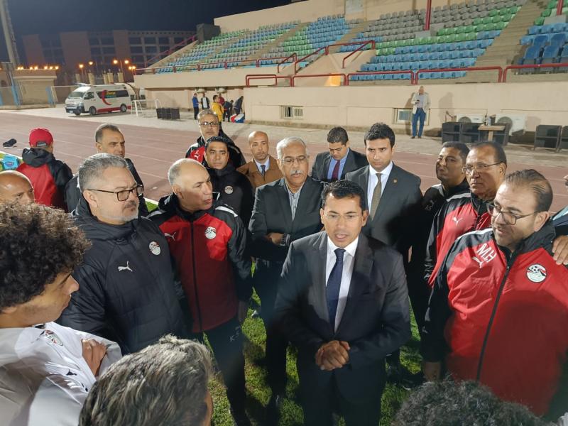 وزير الرياضة يؤازر المنتخب الأولمبي بمعسكره قبل مباراته المرتقبة أمام زامبيا