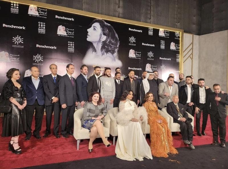 إلهام شاهين لـ أنغام: «شرفتي اسم مصر والفن العربي »