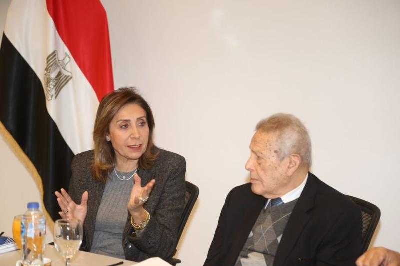 وزيرة الثقافة تشهد اجتماع مجلس إدارة وصندوق مكتبات مصر العامة