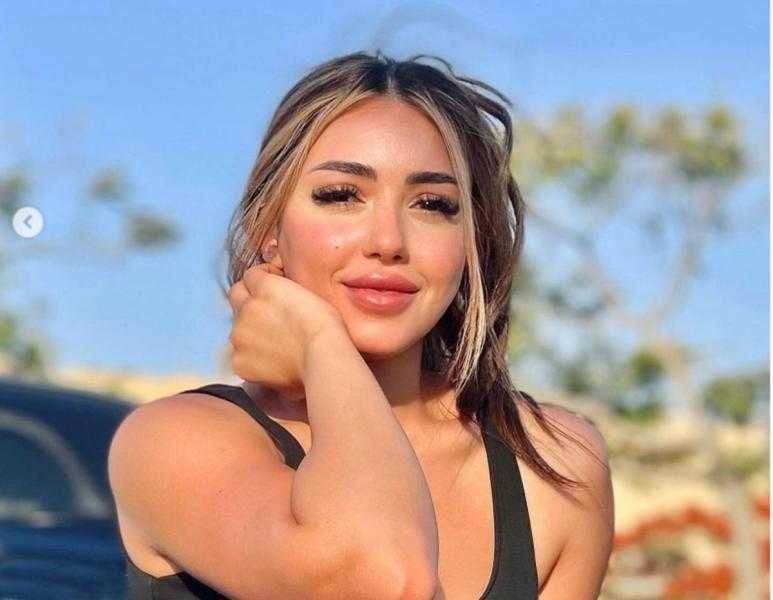 وسط الثلج.. سارة سلامة تخطف الأنظار بإطلالة ملفتة