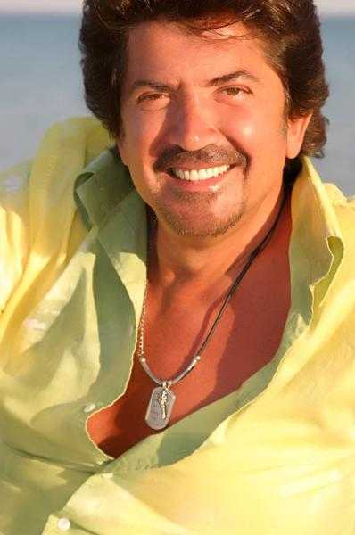 وليد توفيق يحيي حفلًا غنائيًا اليوم في كاليفورنيا