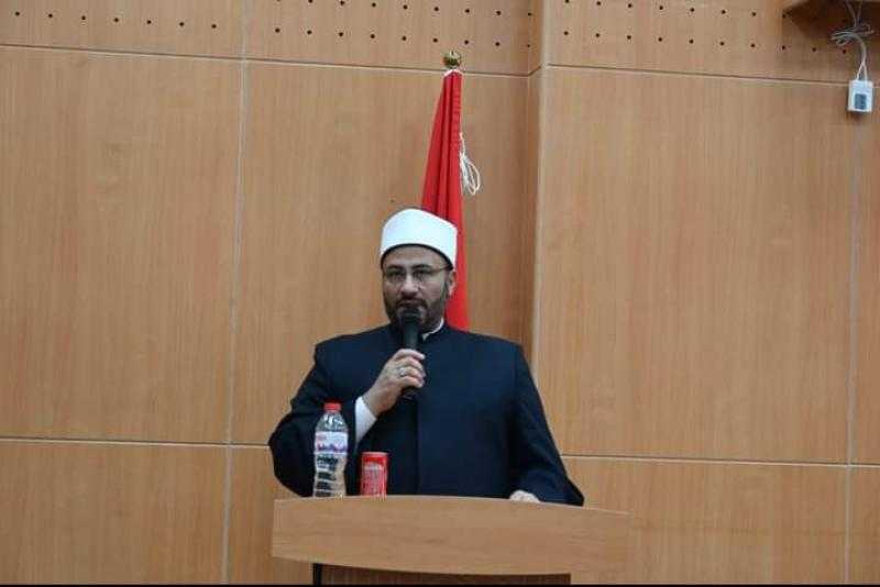 قافلة ”البحوث الإسلامية” تعقد لقاءً مفتوحًا مع طلاب الألسن بجامعة جنوب الوادي