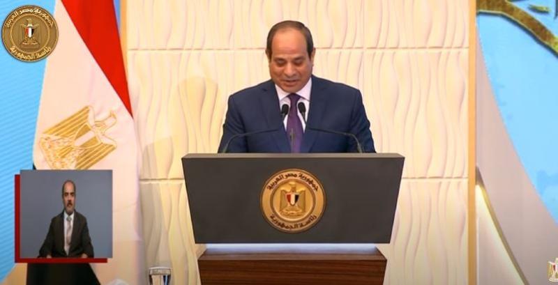 السيسي يحسم الجدل بشأن صندوق الأسرة: «هتتصرف على المسلم والمسيحي»