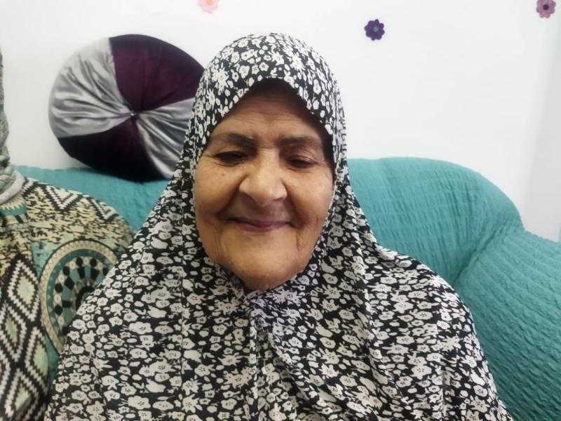 محافظ بورسعيد يهنئ عيوشة حسن الحاصلة على لقب الأم المثالية من ذوي الاحتياجات الخاصة