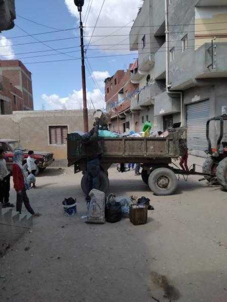 نشاط مكثف بمركز ومدينة القنطرة غرب بالإسماعيلية في قطاعي النظافة والإنارة العامة