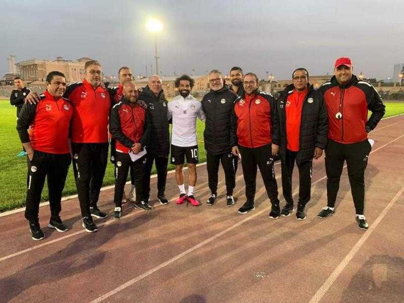 محمد صلاح يؤازر المنتخب الأولمبي قبل مواجهة زامبيا
