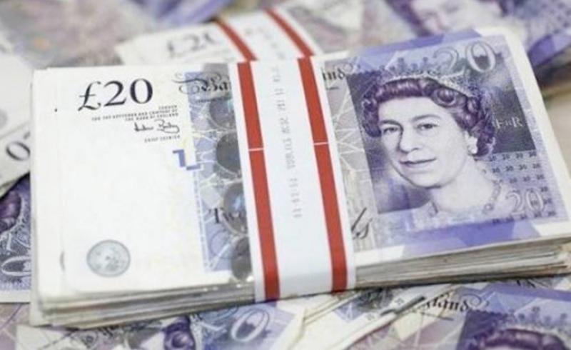 الإسترليني ينخفض مقابل الدولار واليورو