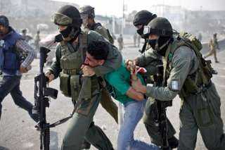 إسرائيل تعتقل 20 مواطنا فلسطينيا من مناطق متفرقة بالضفة الغربية
