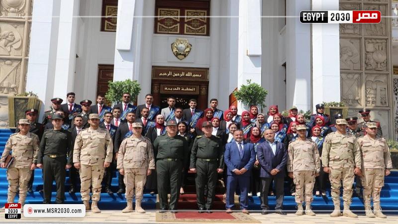 وفد طلاب جامعة بني سويف في زيارة ميدانية للكلية الحربية