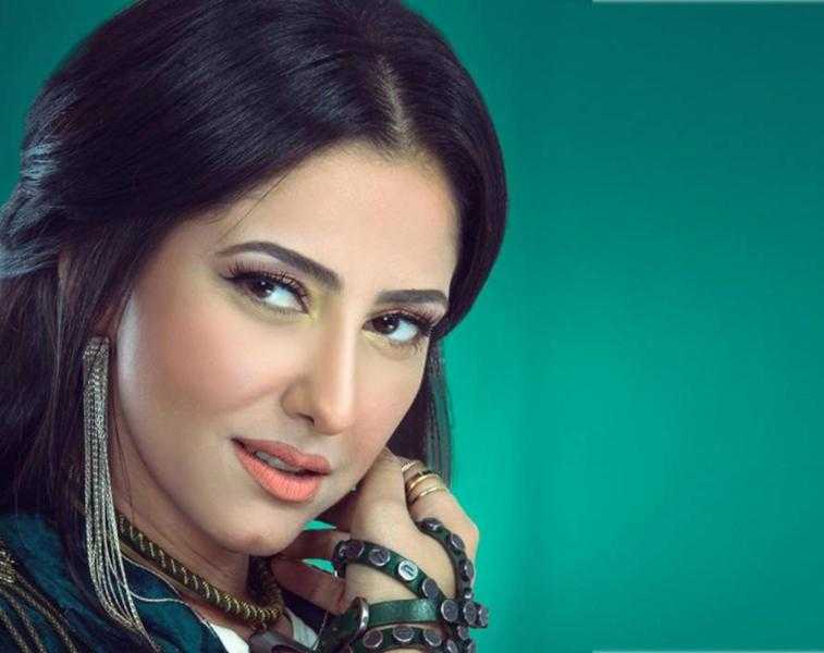 بملابس لامعة.. إطلالة ساحرة للفنانة حنان مطاوع