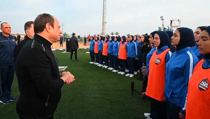 السيسي لطالبات أكاديمية الشرطة: «اوعوا تبطلوا كلام» - فيديو