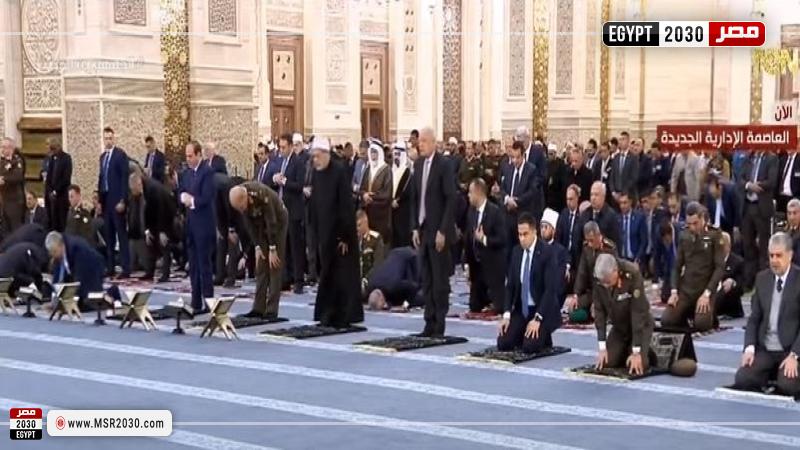 السيسي يؤدي صلاة الفجر
