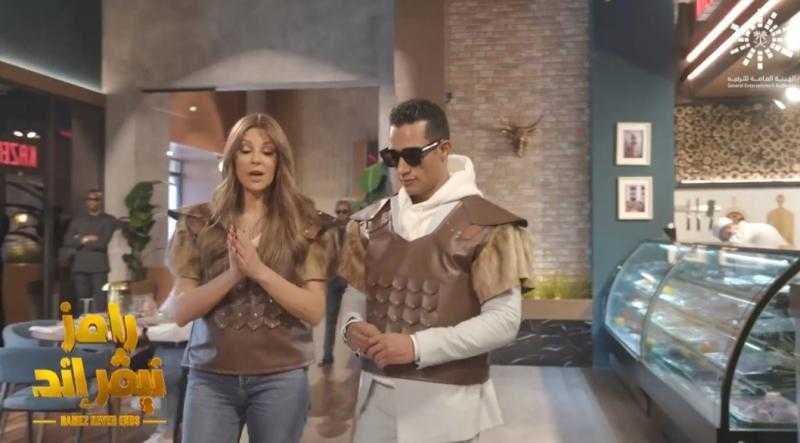 رامز جلال يسخر من محمد رمضان: «معندوش فانلات داخلية فبيطلع ملط»