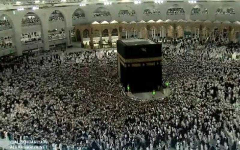 شاهد.. ازدحام المعتمرين في صحن الكعبة أول أيام شهر رمضان