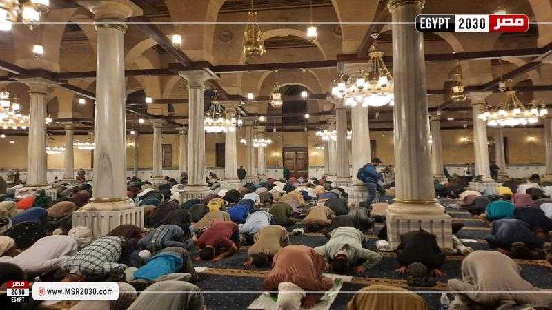 بصوت كبار القراء.. شاهد| صلاة التراويح في مسجد الحسين