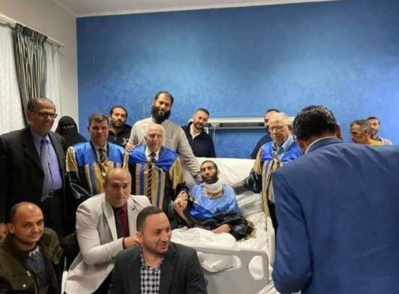 خلال المناقشة في المستشفى