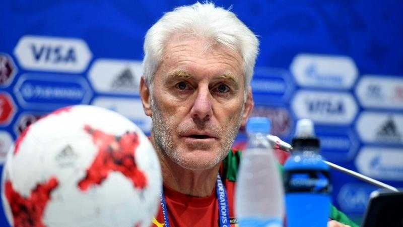 مدرب جنوب إفريقيا يشيد بلاعب الأهلي