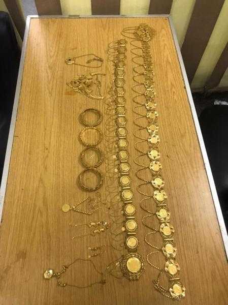 ضبط راكبة بمطار القاهرة حاولت تهريب 800 جرام مشغولات ذهبية