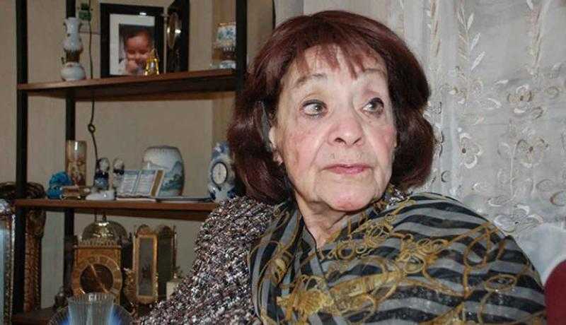 شاهد.. لحظة تشييع جثمان الإذاعية الكبيرة أبلة فضيلة