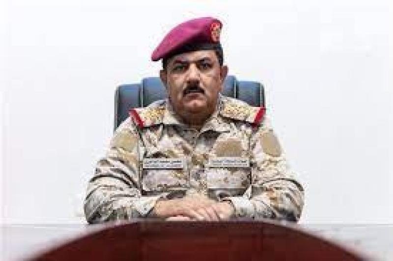 مقتل اثنين من مرافقي وزير الدفاع اليمني خلال هجوم استهدف موكبه
