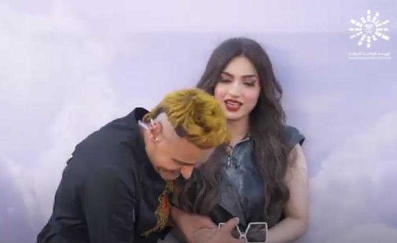 شاهد.. ياسمين عز ترضخ لـ رامز جلال وتكشف عن صوتها الصيفي