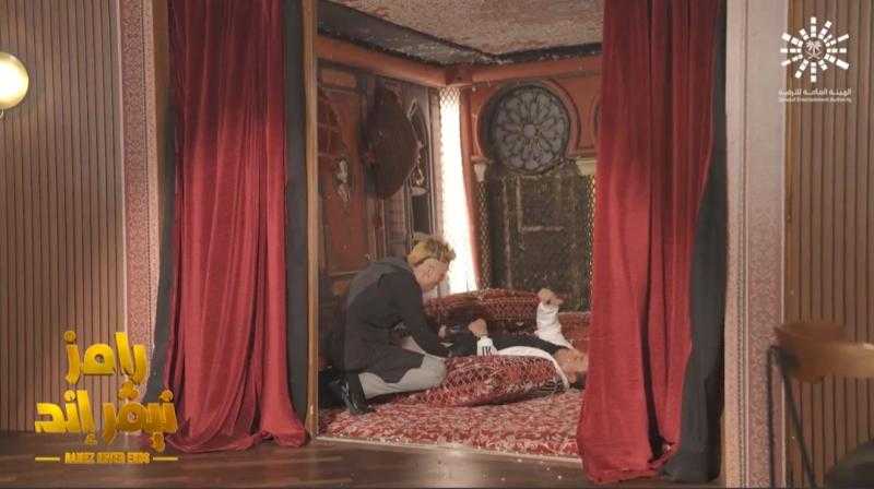 شاهد.. محمد فؤاد يصرخ: «إيه الدم ده؟».. ورامز جلال: إسعاف بسرعة