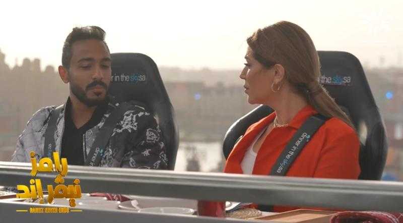 رامز جلال ساخرًا من كهربا: «عامل تسريحة البجعة الطائشة»