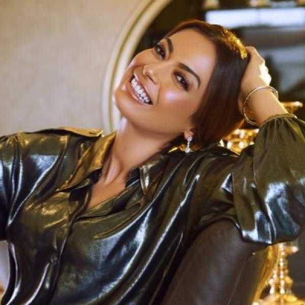 داليا مصطفى تخطف الأنظار بإطلالة كاجوال