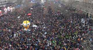 مظاهرات في فرنسا بسبب قانون التقاعد.. وماكرون يستعد ليوم التعبئة