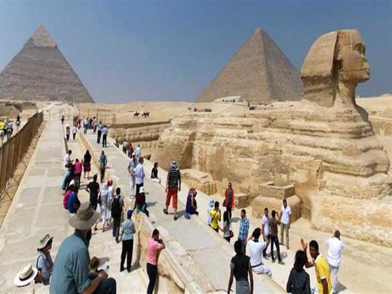 السياح