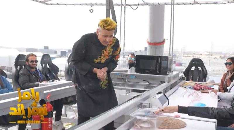 «ده مسمم».. الثعبان يلدغ رامز جلال ويتعرض لإصابة خطيرة | شاهد