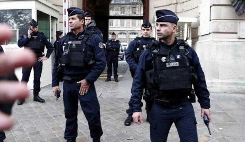 الشرطة الفرنسية تلقي القبض على 55 شخصا