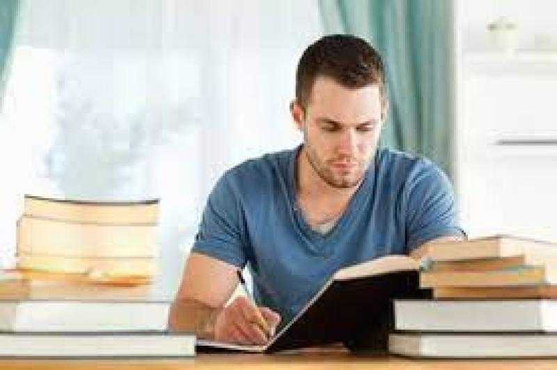 الإفتاء توضح حكم تأخير الصلاة بسبب المذاكرة
