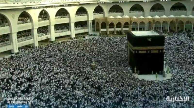 شاهد.. ضيوف الرحمن يملؤون صحن الكعبة في مشهد بهيج اليوم