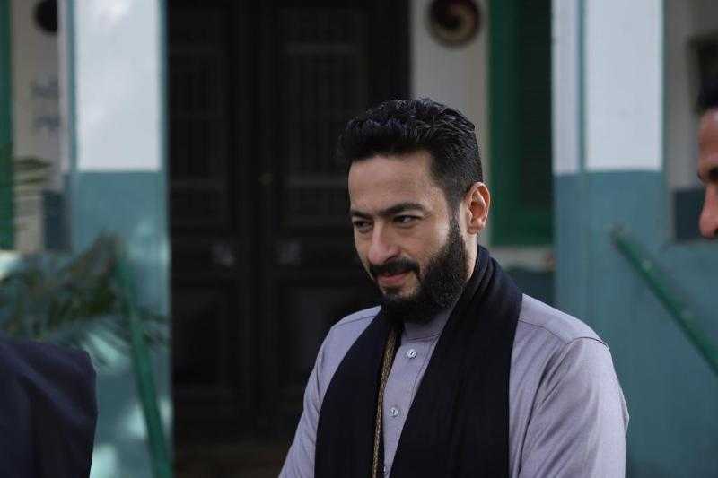 رسالة مفاجئة من حمادة هلال لمخرج مسلسل «المداح»