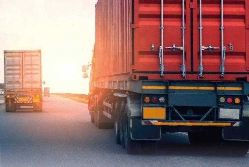قرار جديد من السعودية بشأن شاحنات البضائع داخل المملكة