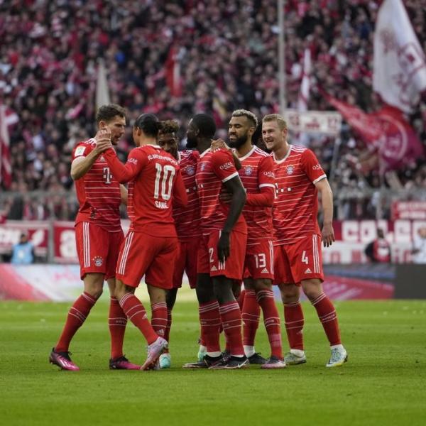 بايرن ميونخ يحسم كلاسيكو ألمانيا برباعية ويطيح بدورتموند من الصدارة