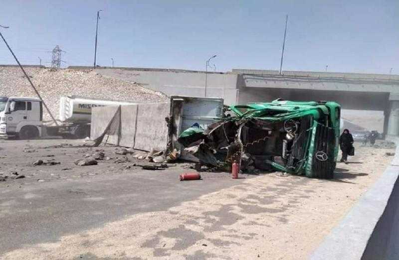 بالأسماء.. إصابة 3 أجانب في حادث انقلاب تريلا بقنا