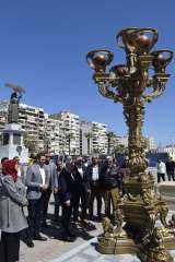 محافظ بورسعيد يتفقد سير العمل في مشروع تطوير الممشى السياحي