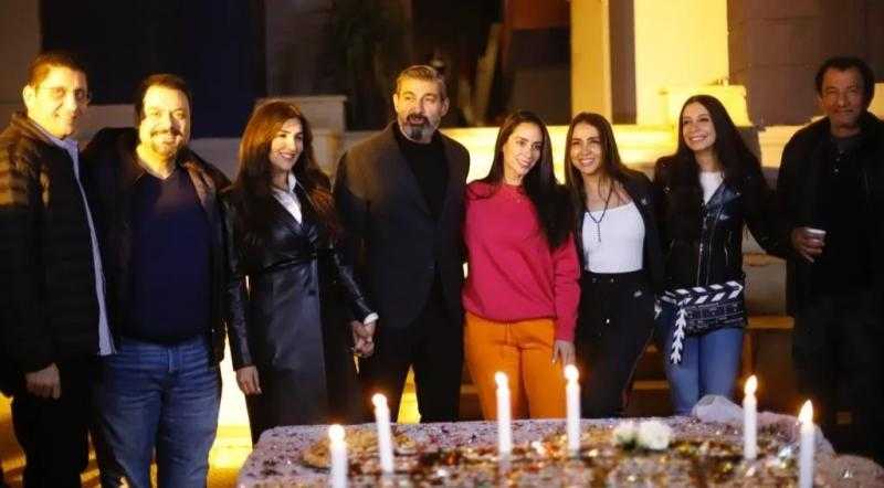 فريق عمل علاقة مشروعة ينتهي من تصوير المسلسل