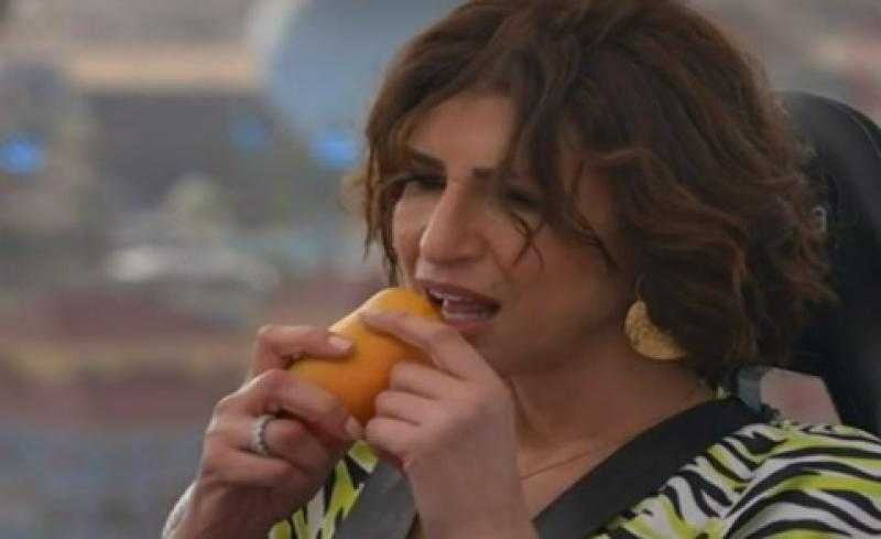 شاهد.. رامز جلال يجبر أمينة شلباية على تناول المانجو بدون إتيكيت